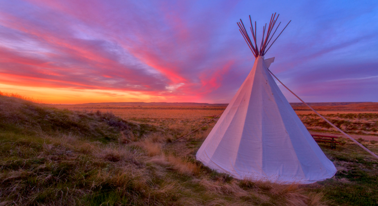 Kanada Saskatchewan Grassland NP Tipi Foto iStock Andy Hu
